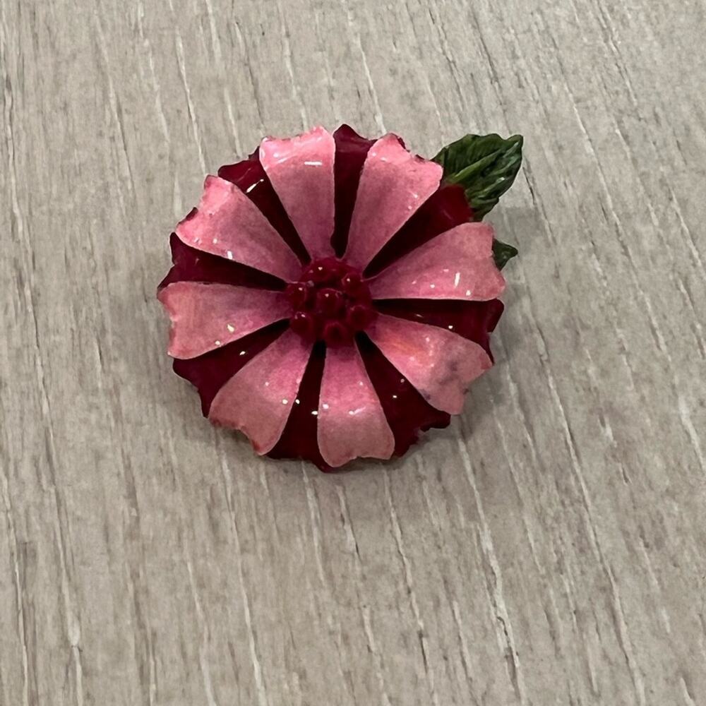 Late 60s/ Early 70s Petite Enamel Flower Brooch